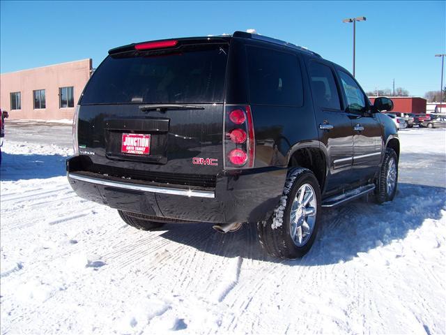 GMC Yukon 2011 photo 1