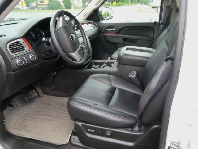 GMC Yukon 2011 photo 1