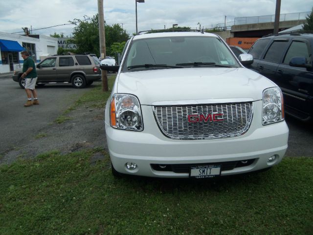 GMC Yukon 2011 photo 3