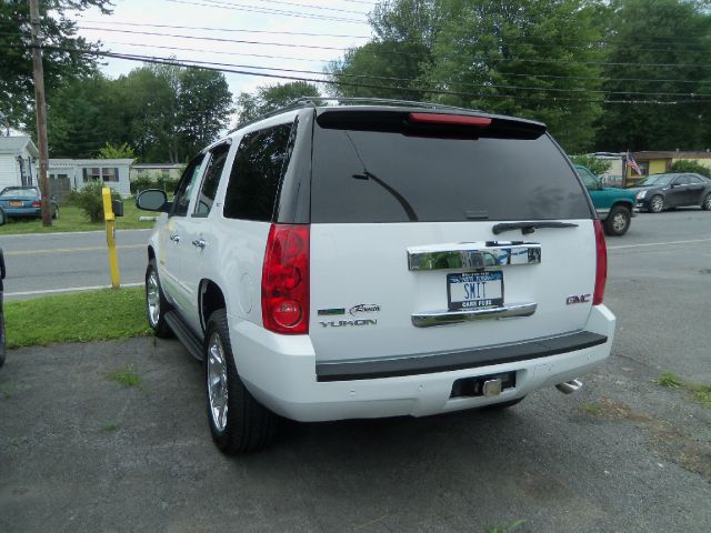 GMC Yukon 2011 photo 4