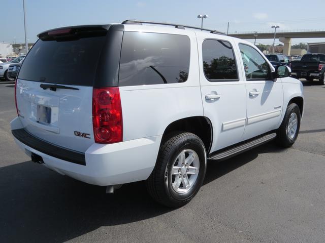 GMC Yukon 2011 photo 2