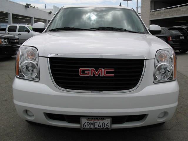 GMC Yukon 2011 photo 1