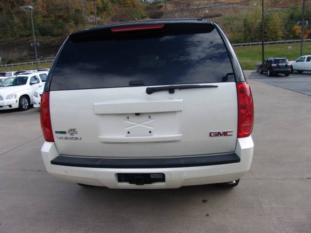 GMC Yukon 2011 photo 3