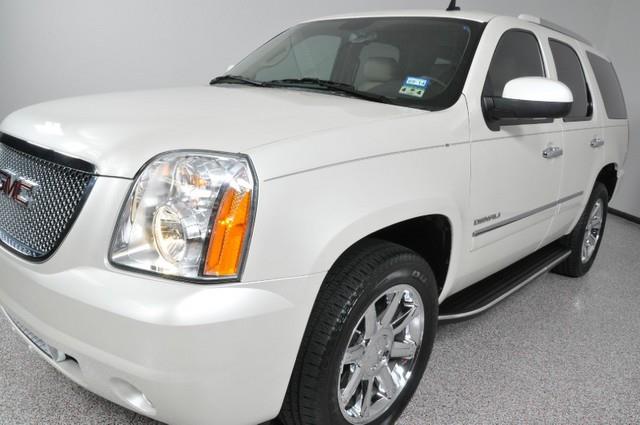 GMC Yukon 2011 photo 2