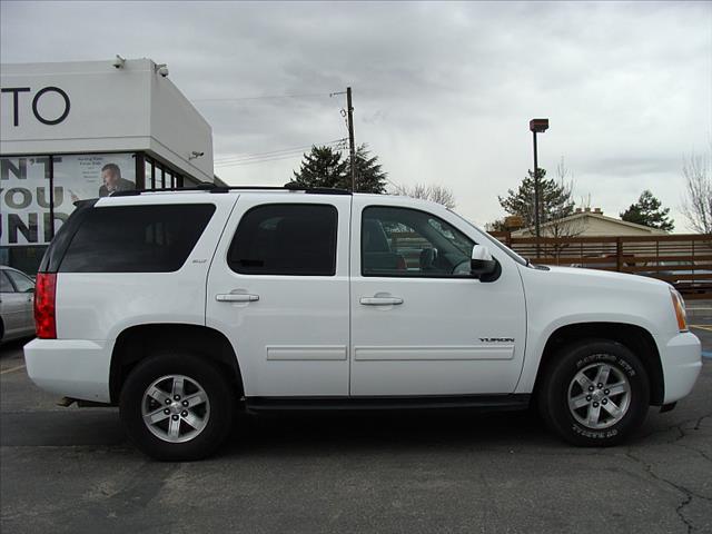 GMC Yukon 2011 photo 1