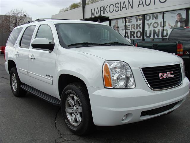 GMC Yukon 2011 photo 2