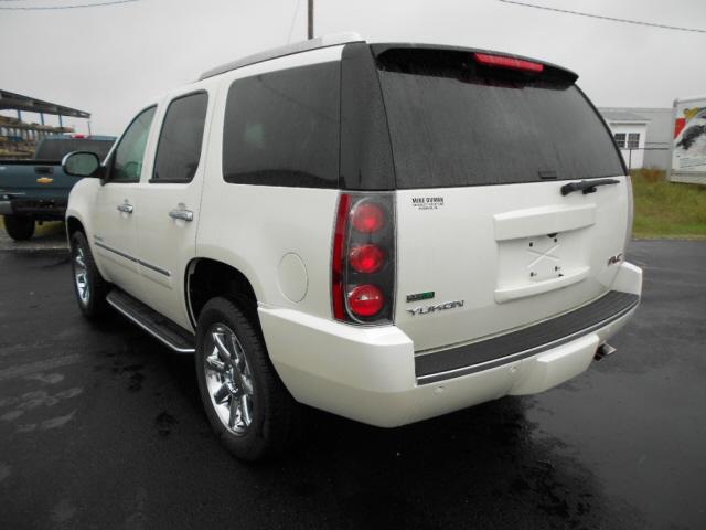 GMC Yukon 2012 photo 1