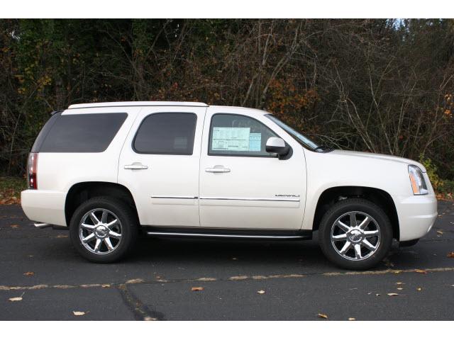 GMC Yukon 2012 photo 2