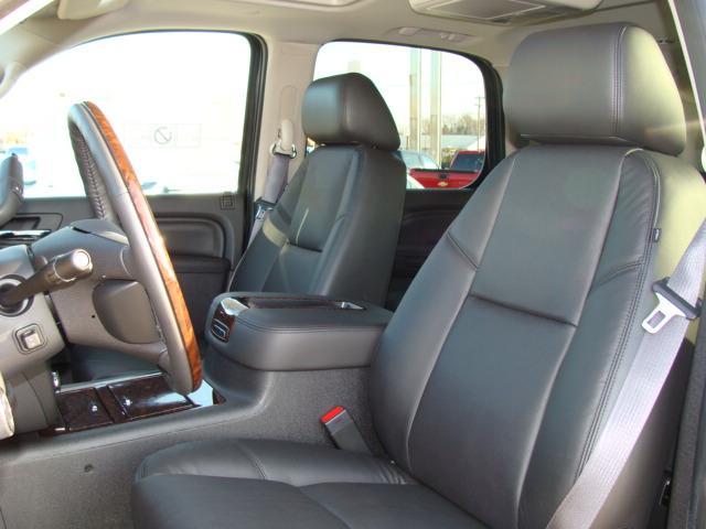GMC Yukon 2012 photo 2