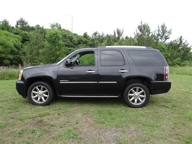 GMC Yukon 2012 photo 1