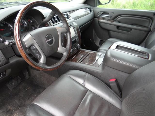 GMC Yukon 2012 photo 3