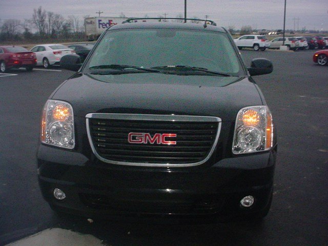 GMC Yukon 2012 photo 1