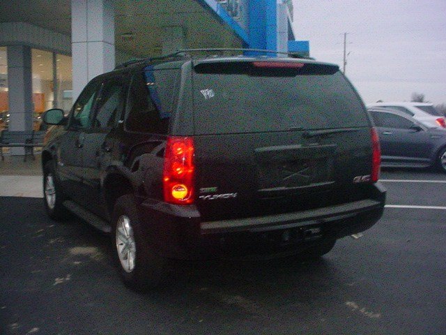 GMC Yukon 2012 photo 2