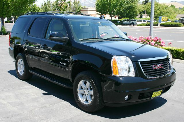 GMC Yukon 2012 photo 1