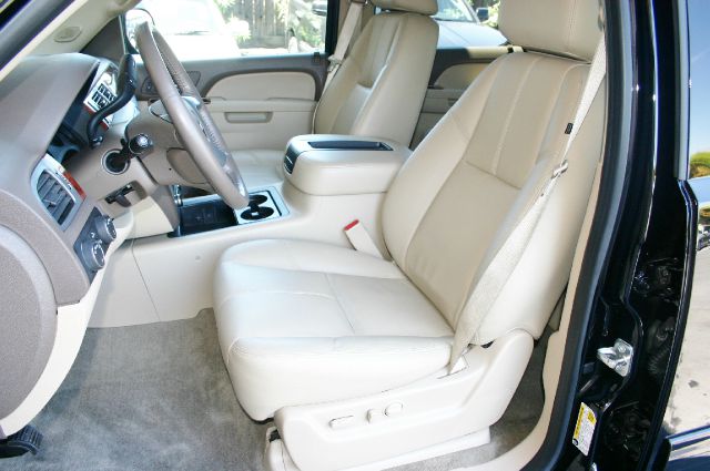 GMC Yukon 2012 photo 2