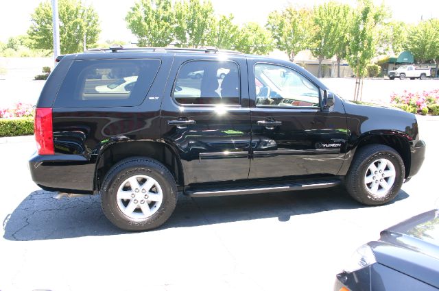 GMC Yukon 2012 photo 3