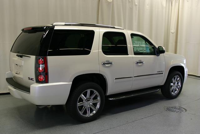 GMC Yukon 2012 photo 2