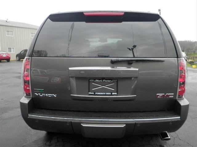 GMC Yukon 2012 photo 1
