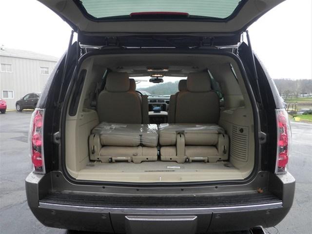 GMC Yukon 2012 photo 2