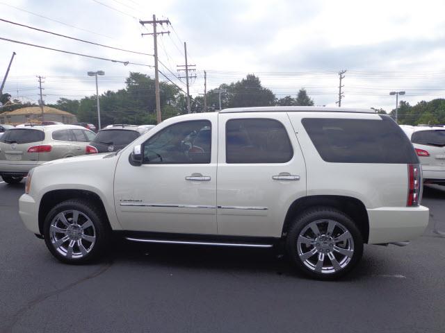 GMC Yukon 2012 photo 1