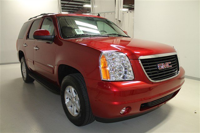 GMC Yukon 2012 photo 2