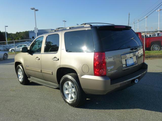 GMC Yukon 2012 photo 2