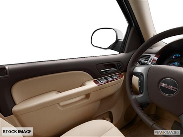 GMC Yukon 2012 photo 2