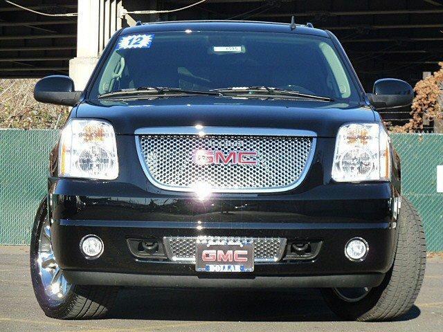 GMC Yukon 2012 photo 1