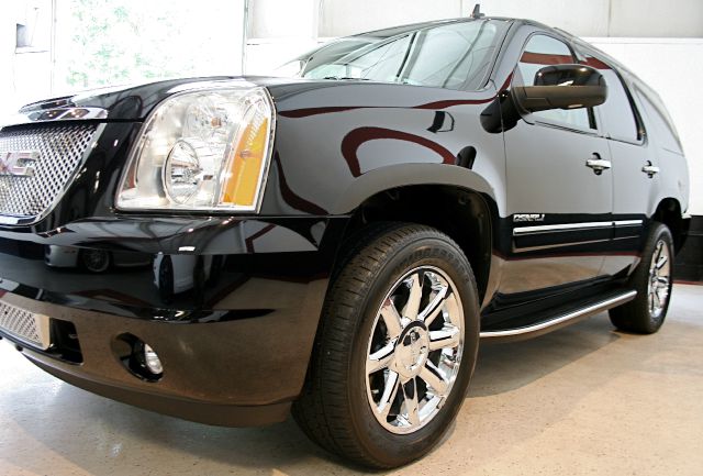 GMC Yukon 2012 photo 1