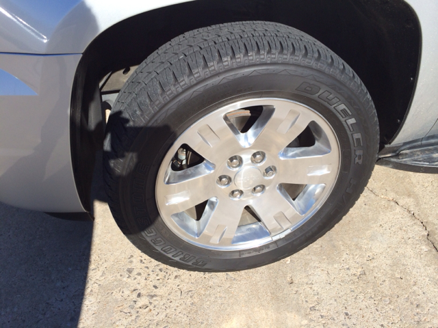 GMC Yukon 2012 photo 2