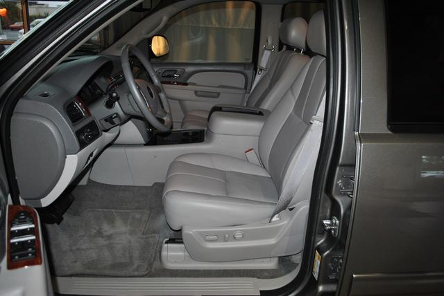 GMC Yukon 2012 photo 2