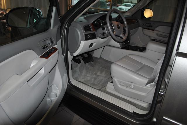 GMC Yukon 2012 photo 3