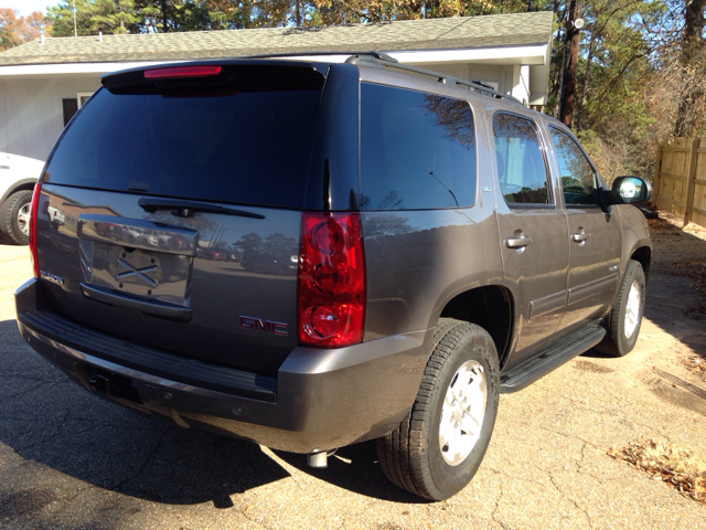 GMC Yukon 2013 photo 2
