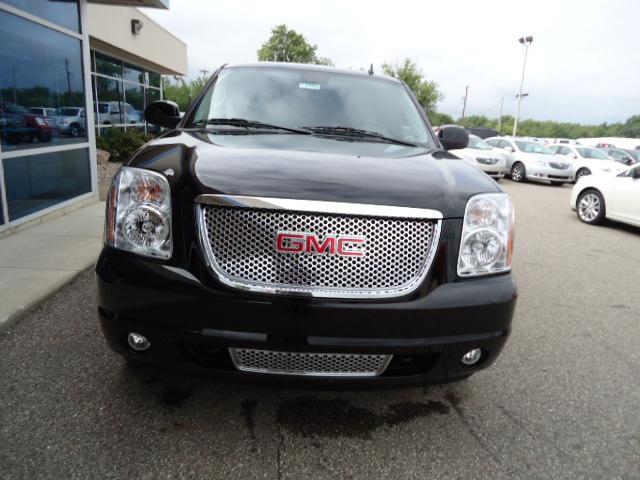 GMC Yukon 2013 photo 3