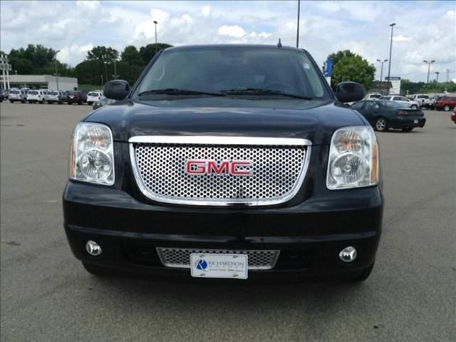 GMC Yukon 2013 photo 3