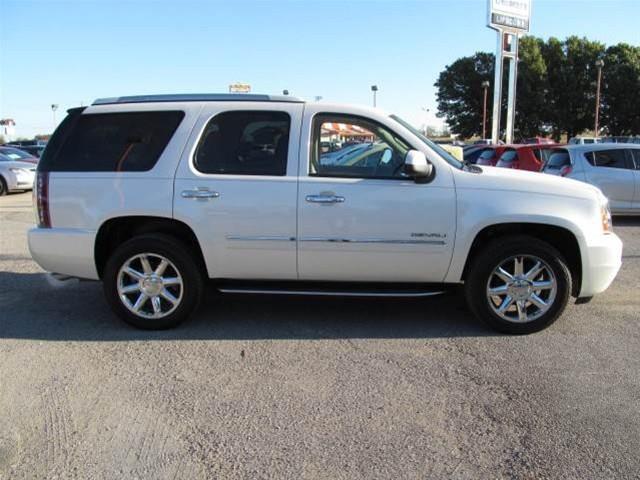 GMC Yukon 2013 photo 1