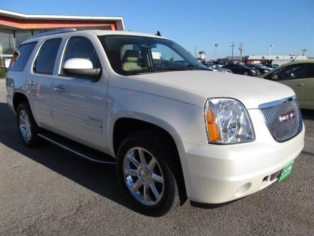 GMC Yukon 2013 photo 2
