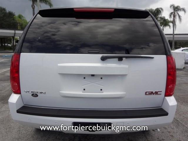 GMC Yukon 2013 photo 3