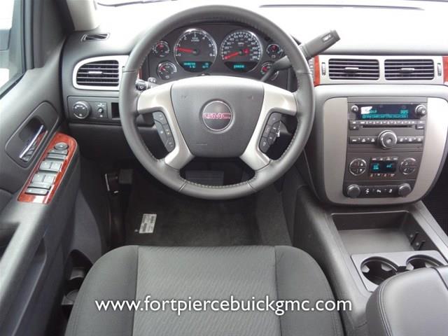GMC Yukon 2013 photo 4