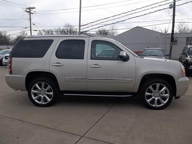 GMC Yukon 2013 photo 1
