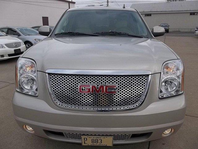 GMC Yukon 2013 photo 2