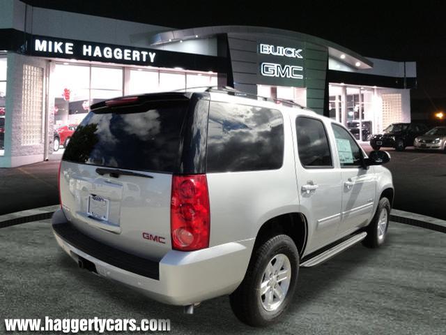 GMC Yukon 2014 photo 2