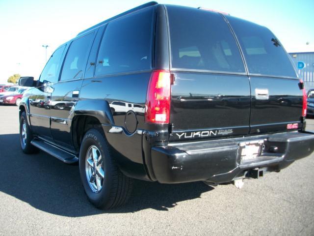 GMC Yukon Denali 1999 photo 1