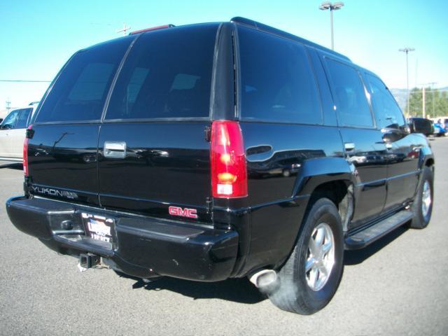 GMC Yukon Denali 1999 photo 2