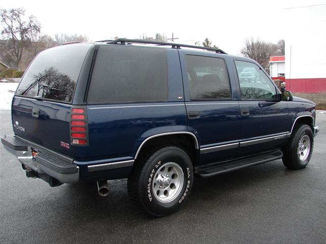 GMC Yukon Denali 1999 photo 2