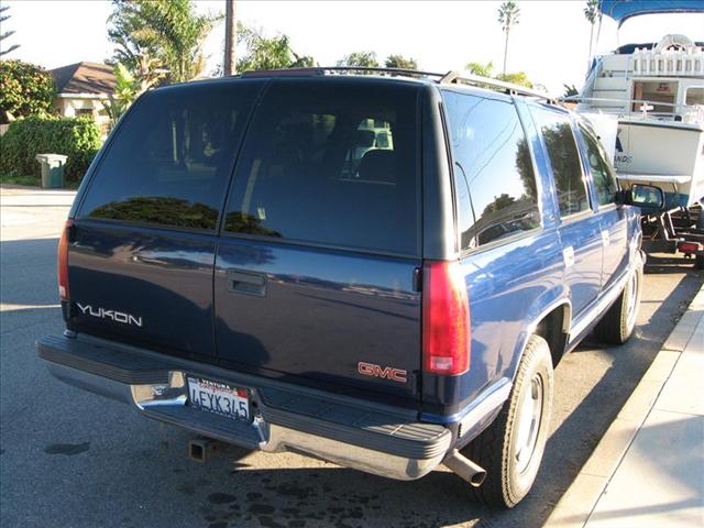 GMC Yukon Denali 1999 photo 1