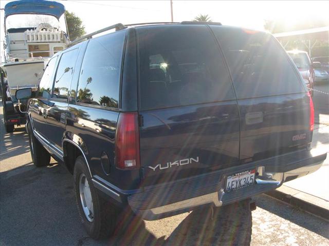 GMC Yukon Denali 1999 photo 2