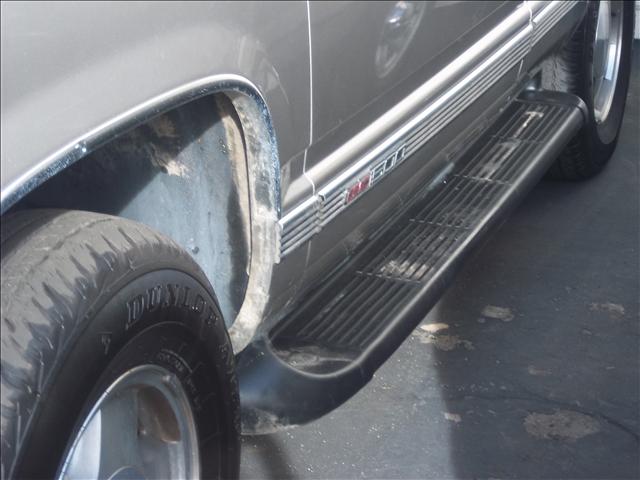 GMC Yukon Denali 1999 photo 4