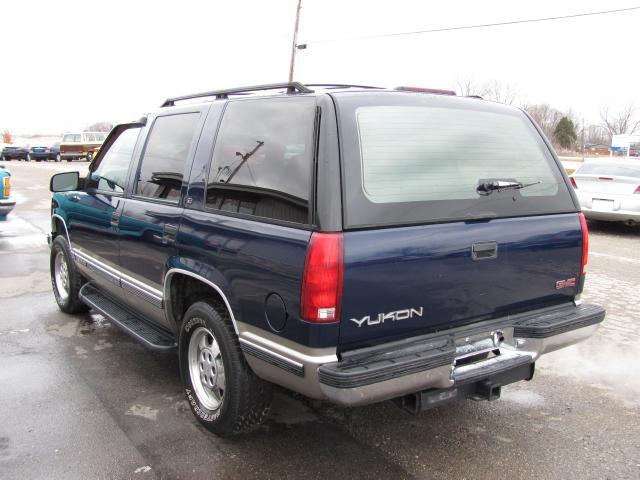 GMC Yukon Denali 1999 photo 1