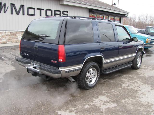 GMC Yukon Denali 1999 photo 2